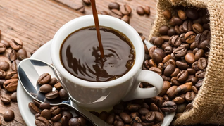 La mujer usó ChatGPT para interpretar los restos de café y, tras una respuesta inesperada, tomó la decisión de divorciarse de su esposo.