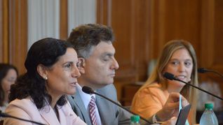 La ministra de Economía y Finanzas (MEF), Azucena Arbeleche, presentó el proyecto de ley para el alivio tributario en Uruguay.
