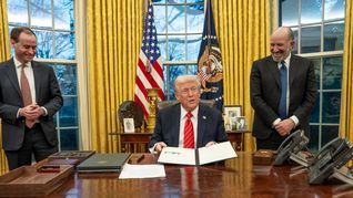 Donald Trump anunció la suspensión de la migración de países del tercer mundo, tras el ataque de un afgano a la Guardia Nacional, en Washington D. C.. Donald Trump anunció la suspensión de la migración de países del tercer mundo, tras el ataque de un afgano a la Guardia Nacional, en Washington D. C..