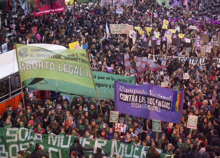Multitudinaria marcha para volver a exigir Ni una menos (foto 1)