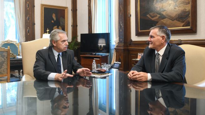 Alberto Fernández junto al titular de AFIP, Carlos Castagneto.&nbsp;