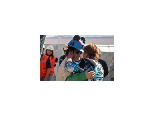 Yonny Barrios, el minero con dos mujeres, fue recibido por su amante.