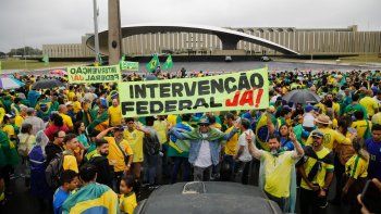manifestantes bolsonaristas pidieron la intervencion de las ffaa