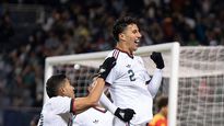 Jorge Sánchez festeja el gol que le daba el triunfo parcial a México ante Bélgica. El juego terminó empatado en un gol. El Tri mejoró su juego y hasta pudo ganarlo, pero igual fue abucheado por la afición.