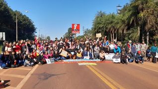 Los docentes de Misiones continúan manifestándose en las rutas.