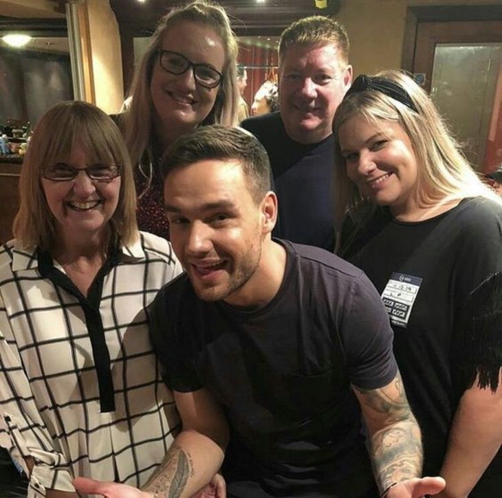 Liam Payne junto a su familia. Liam Payne junto a su familia.