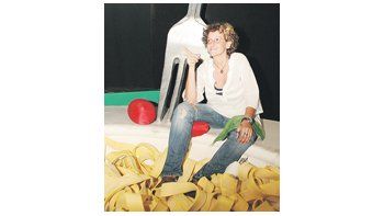 Tras «Mina che cosa sei» y el homenaje a Raffaella Carrá «Ella», Valeria Ambrosio estrena hoy «Boccato di cardinale», dondecombina hits de Rita Pavone con el cancionero romántico de Claudio Villa.