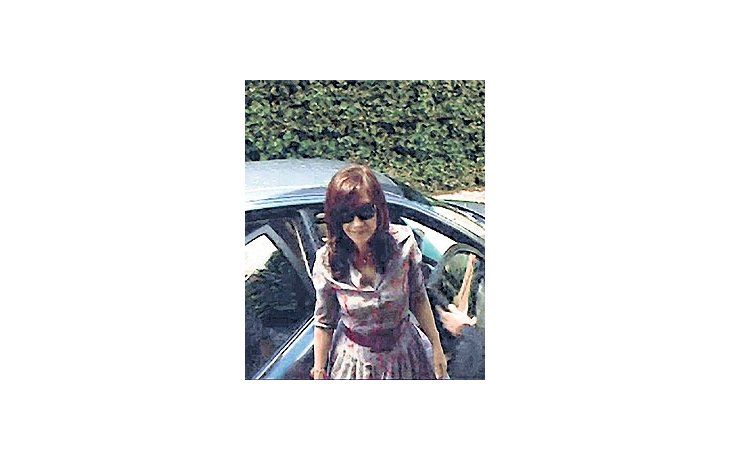 ámbito.com | Cristina Kirchner se enfrentó ayer en su llegada con el tórridoverano madrileño. Para hoy la espera el mar en Palma deMallorca y luego, nuevamente, al calor de la capital españolapara, con menos brillo, reunirse con el jefe de gobierno,José Luis R