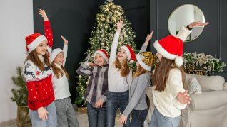 Estas actividades van a hacer que los chicos se entretengan en la cena navideña. Estas actividades van a hacer que los chicos se entretengan en la cena navideña.