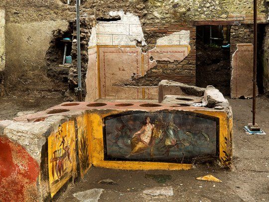 Descubren grafitis en caverna de Pompeya.
