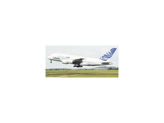 Airbus 380, el avión más grande del mundo. Porque Airbus se atrasa en su entrega, Marsans pudo renegociar su compra de 75 aviones pensada cuando era dueña de Aerolíneas. Ahora irá al CIADI.