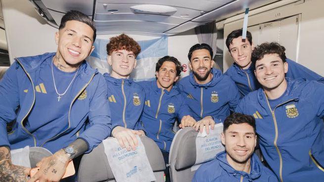 La delegación argentina inició el traslado hacia Estados Unidos para afrontar la última etapa de preparación antes del Mundial 2026.