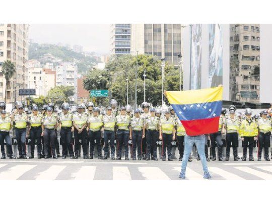 Tensión. La oposición venezolana exige en las calles que se cumpla con la Constitución y se habilite el referendo revocatorio contra Nicolás Maduro.
