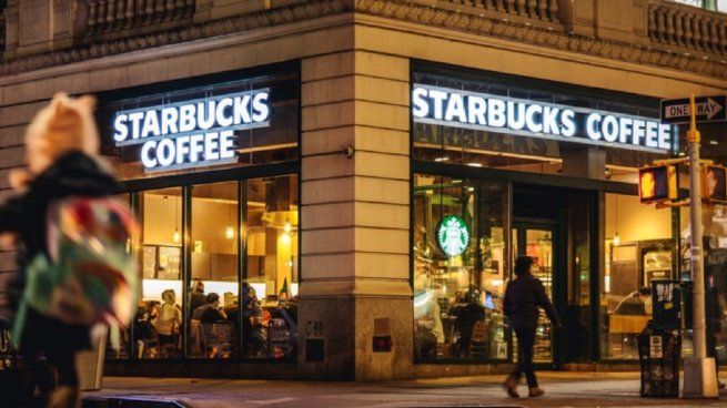 Starbucks achicaría su presencia en importantes ciudades.