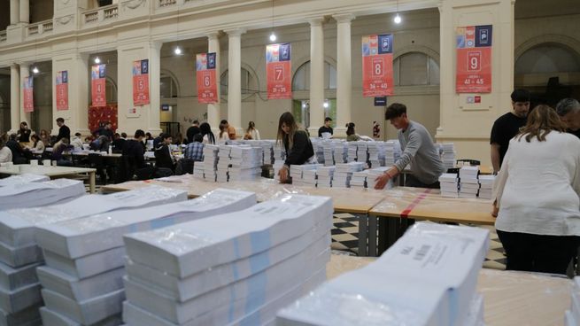 Provincia de Buenos Aires salió a exhibir las boletas ya impresas y listas para distribuirse.