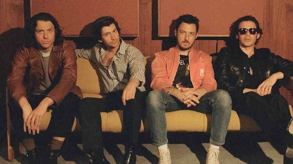 The Arctic Monkeys explain the connection between all their albums 24