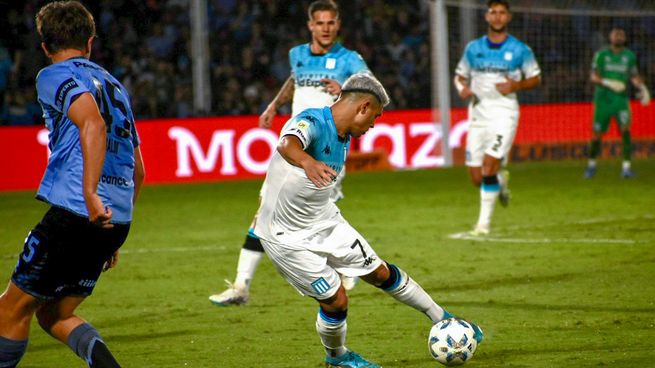 Maximiliano Salas abrió la cuenta para Racing, que goleó 4-0 a Belgrano, en Córdoba, pero no le fue suficiente para avanzar a los playoff de la Copa de la Liga Profesional.