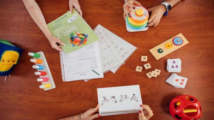 El título de Psicopedagogo se dirige a profesionales con formación previa, como un ciclo complementario que se extiende por un año. El título de Psicopedagogo se dirige a profesionales con formación previa, como un ciclo complementario que se extiende por un año.