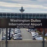 La decisión estipuló que todos los estadounidenses llegados desde países afectados deberán ingresar únicamente a través del Aeropuerto Internacional de Washington Dulles (IAD). La decisión estipuló que todos los estadounidenses llegados desde países afectados deberán ingresar únicamente a través del Aeropuerto Internacional de Washington Dulles (IAD).