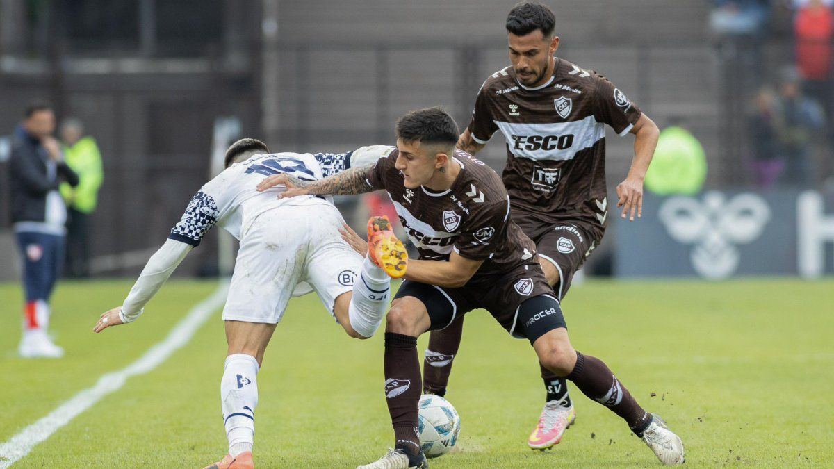 Carlos Tevez said goodbye to Independiente with a very boring draw with Platense