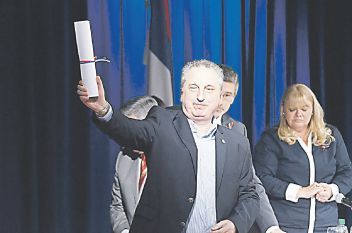 El vicegobernador misionero Hugo Passalacqua, fue proclamado mandatario electo en un acto realizado en Posadas y sucederá al gobernador Maurice Closs, tras la victoria en los comicios del 25-O.