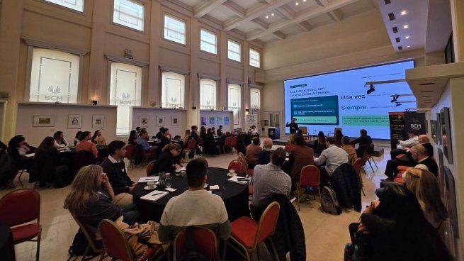 IA en la agenda de RRHH 2027. Alejo Cardoso puso el foco en una característica que distingue a la inteligencia artificial generativa del software tradicional: la dificultad para anticipar con exactitud sus respuestas.