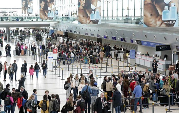 arribo de turistas en avion supero 2,8 m en 2018, mejor cifra en siete anos