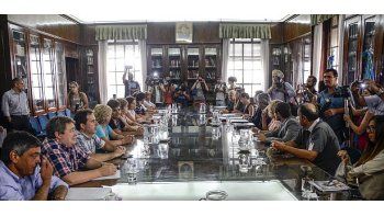Reunión entre gremios docentes y funcionarios del gobierno de la Provincia