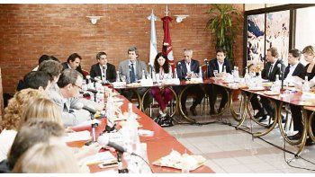 ámbito.com | Debut. Funcionarios de Nación y de las provincias se reunieron para analizar la marcha de la nueva Ley de Responsabilidad Fiscal, de diciembre.