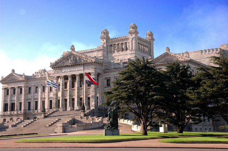 Parlamento Uruguay.jpg
