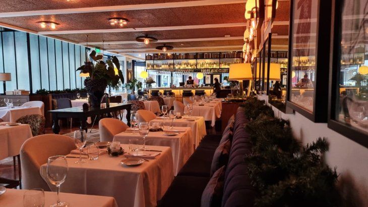 Las personas podrán disfrutar de elegir una mesa en el restaurante o en el rooftop del piso 13. Las personas podrán disfrutar de elegir una mesa en el restaurante o en el rooftop del piso 13.