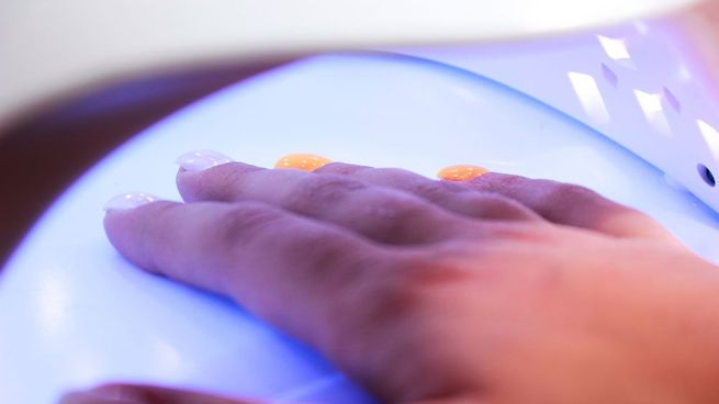 Esmaltado de uñas.jpg