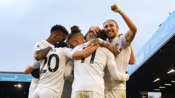 Leeds United, de Marcelo Bielsa, empató de manera agónica ante el Brentford.