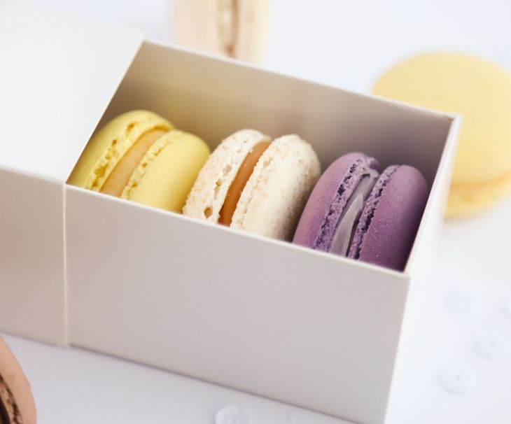 It offers exclusive boxes with macarons in varied and original flavors. It offers exclusive boxes with macarons in varied and original flavors.