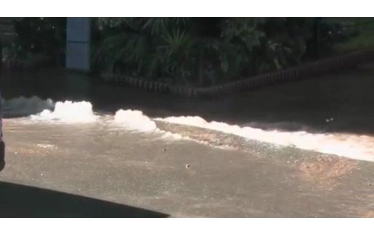 Rotura de un caño maestro causó inundaciones y cortes de tránsito en Palermo