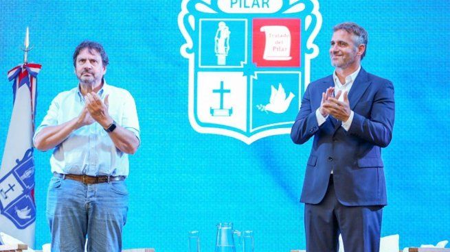 Felipe Pigna y Federico Achával durante la ceremonia