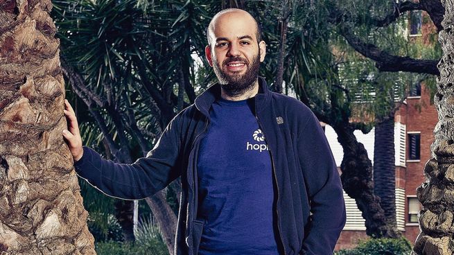 Johnny Boufarhat creó una plataforma inspirado en una enfermedad que atravesaba.