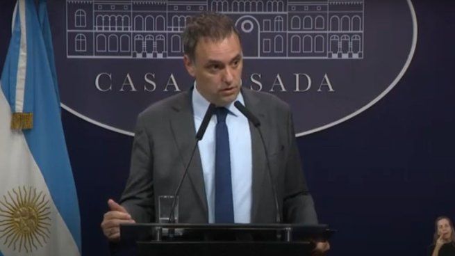 Adorni y una reaparición en el fleje de la ética política.
