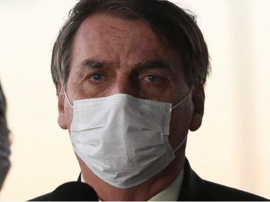El presidente de Brasil orden&oacute; al Ministerio de Salud que reciba a su seguidora que habla con Dios y tiene la cura para el coronavirus.