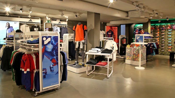 La mítica casa de deportes española anunció el cierre de 120 locales y sorprendió a millones de clientes. La mítica casa de deportes española anunció el cierre de 120 locales y sorprendió a millones de clientes.