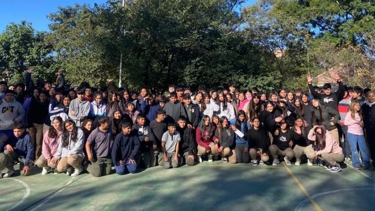 Los alumnos de la Escuela Media Gobernador Piedrabuena en Tucumán. Los alumnos de la Escuela Media Gobernador Piedrabuena en Tucumán.
