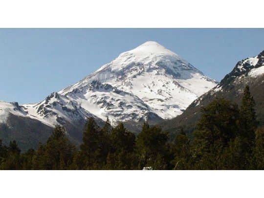 Un militar muerto y otros tres heridos tras avalancha de rocas en volcán Lanín