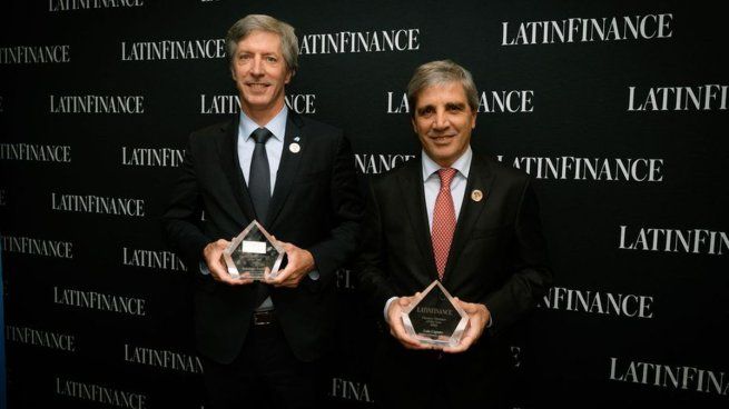 Luis Caputi y Santiago Bausili, premiados por LatinFinance.