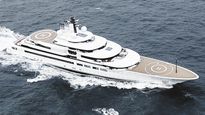 Atracción. El lujoso yate está amarrado en un astillero de un puerto en la región de Toscana. Fue ahí para mantenimiento. Mide 140 metros de largo y cuesta unos u$s700 millones.