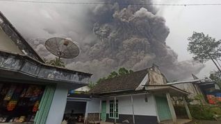 Cientos de rescatistas huyen tras nuevas erupciones del volcán Semeru