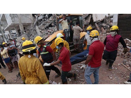 Ecuador: siguen desaparecidos 16 argentinos tras el devastador sismo