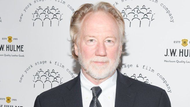 Busfield se encuentra detenido.