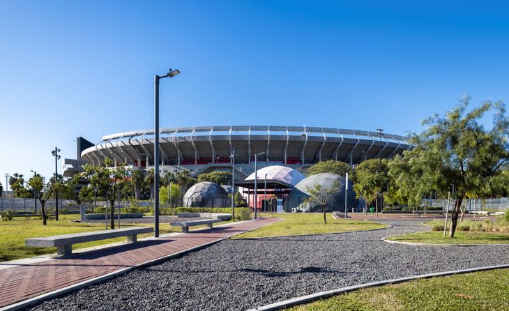 Domos y el espacio público son parte del ecosistema del Parque de Innovación, frente al estadio Monumental riverplatense Domos y el espacio público son parte del ecosistema del Parque de Innovación, frente al estadio Monumental riverplatense