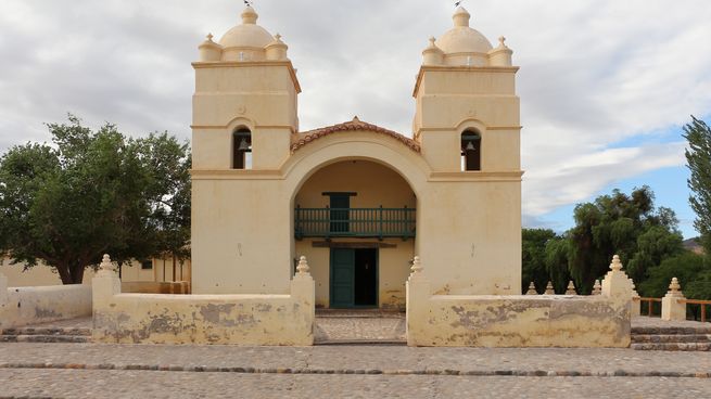 Un destino del norte argentino que enamora con sus viñedos de altura, paisajes imponentes y una tranquilidad ideal para unas vacaciones o una escapada única.