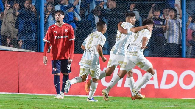 Atlético Tucumán frenó a Independiente y se despegó del fondo.